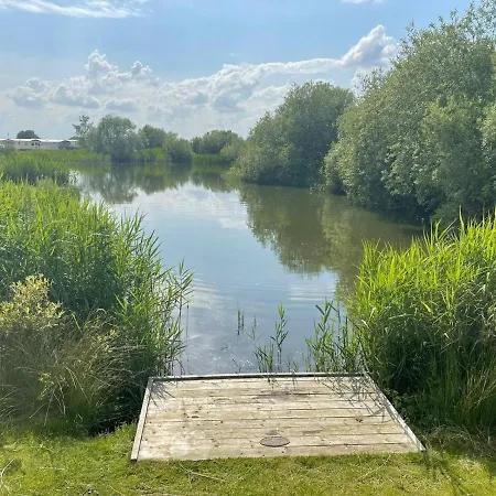 Indulgence Lakeside Lodge: Hot Tub & Private Fishing at Tattershall Lakes Exterior photo