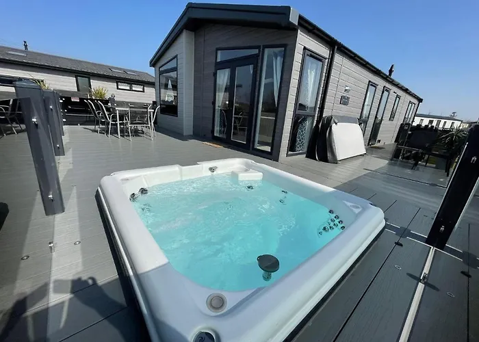 Indulgence Lakeside Lodge I3 With Hot Tub, Private Fishing Peg Situated At Tattershall Lakes Country Park
