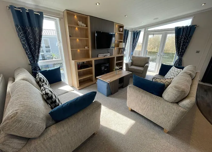 Indulgence Lakeside Lodge I3 With Hot Tub, Private Fishing Peg Situated At Tattershall Lakes Country Park
