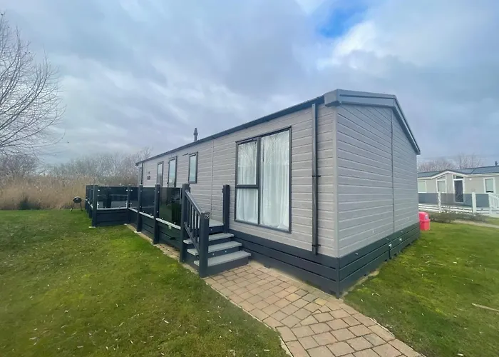 Indulgence Lakeside Lodge I3 With Hot Tub, Private Fishing Peg Situated At Tattershall Lakes Country Park