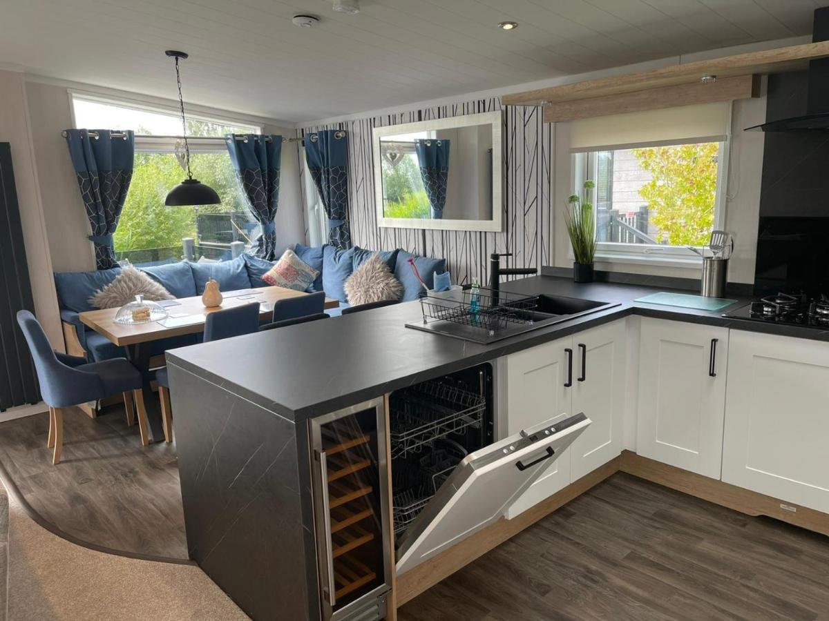 Holiday home Indulgence Lakeside Lodge: Hot Tub & Private Fishing At Lakes Tattershall