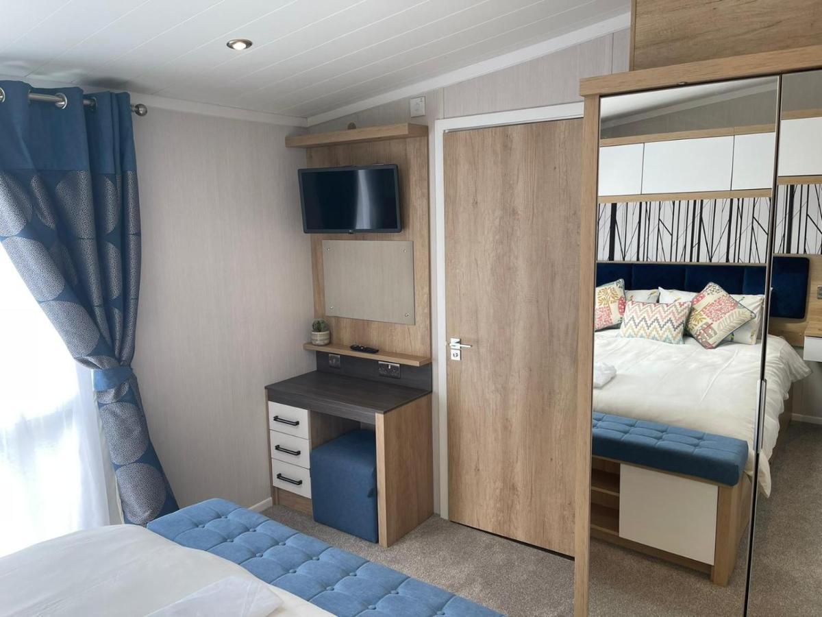 Holiday home Indulgence Lakeside Lodge: Hot Tub & Private Fishing At Lakes *
