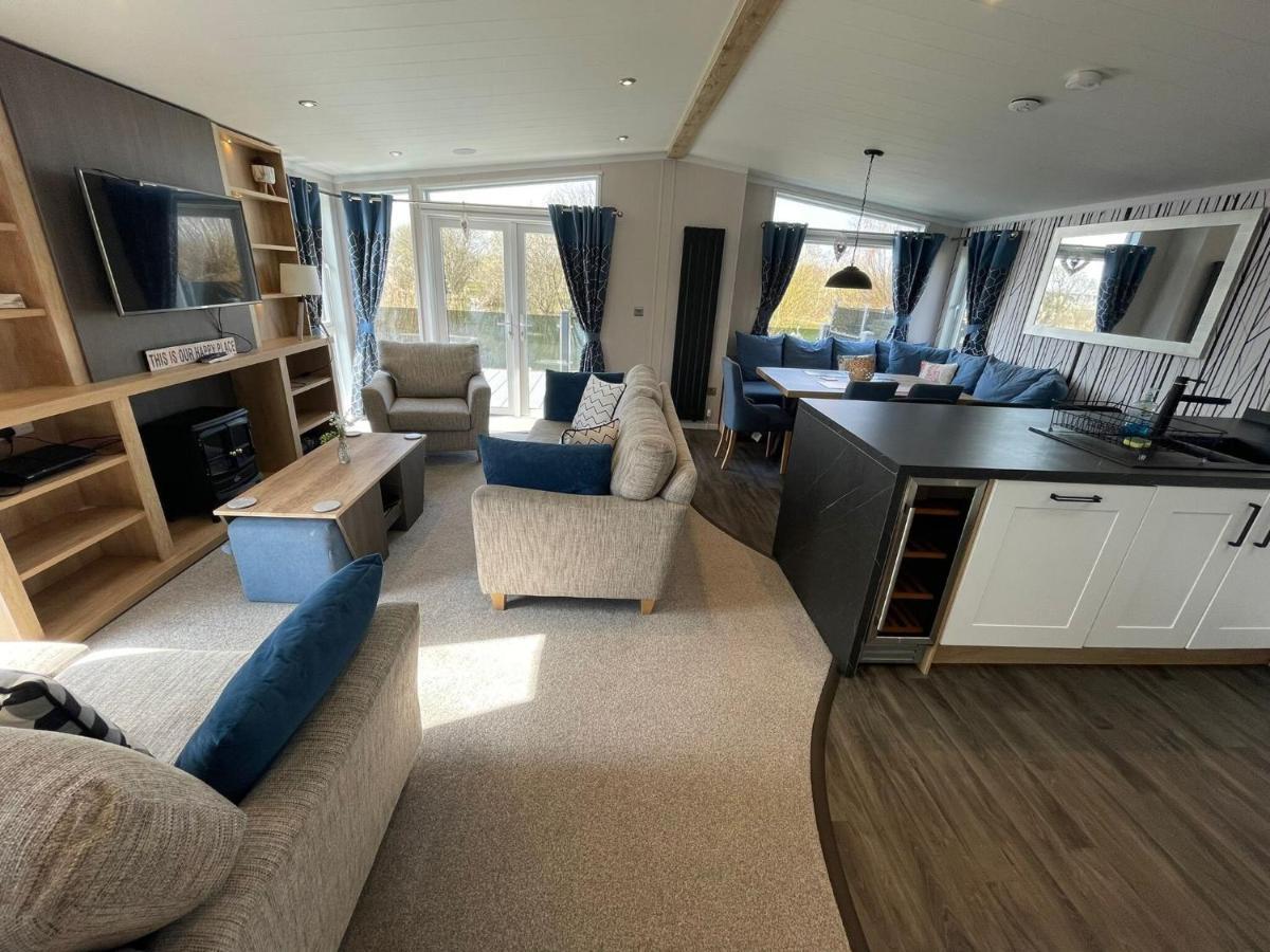 Holiday home Indulgence Lakeside Lodge: Hot Tub & Private Fishing At Lakes Tattershall