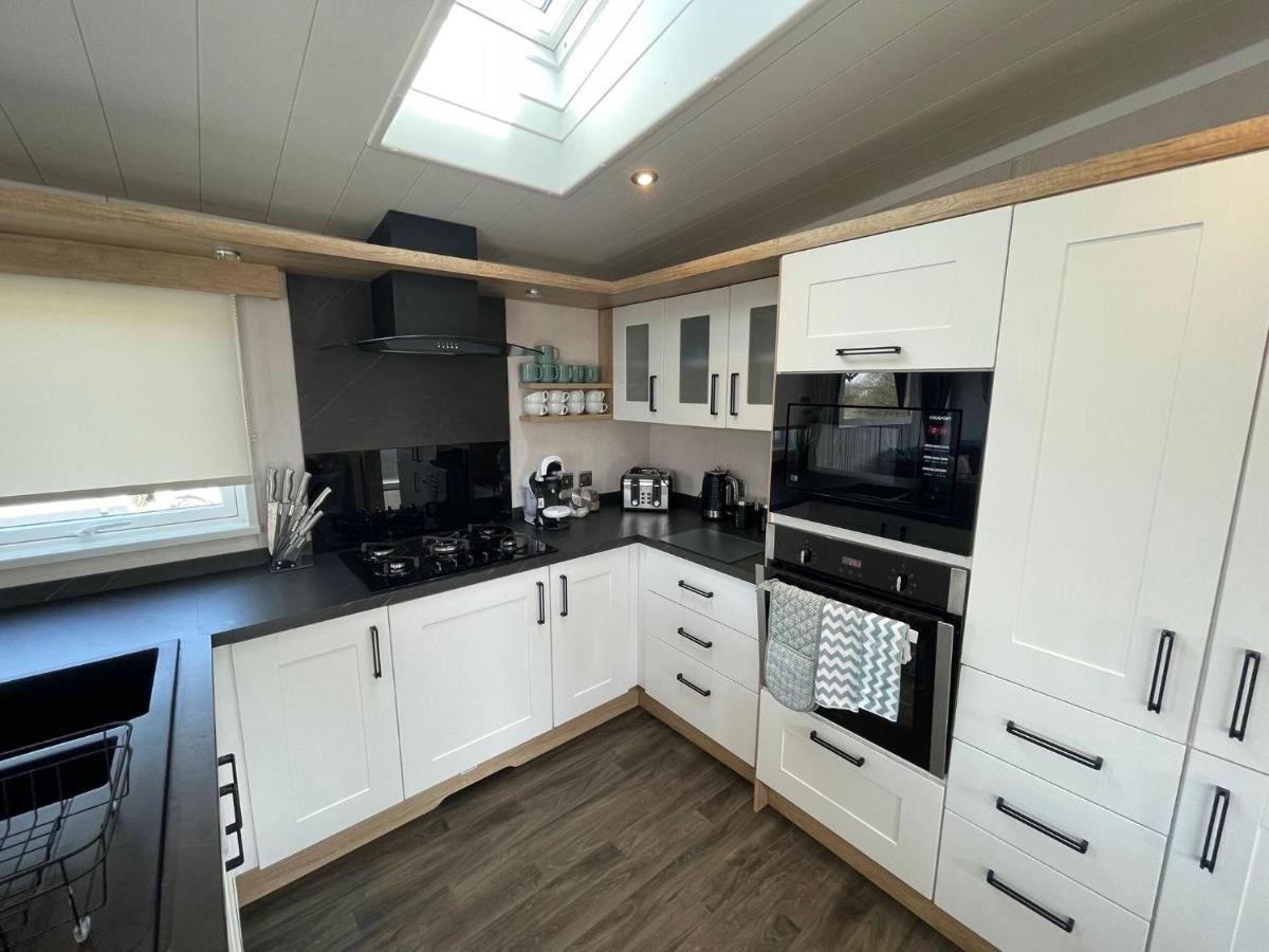 Holiday home Indulgence Lakeside Lodge: Hot Tub & Private Fishing At Lakes