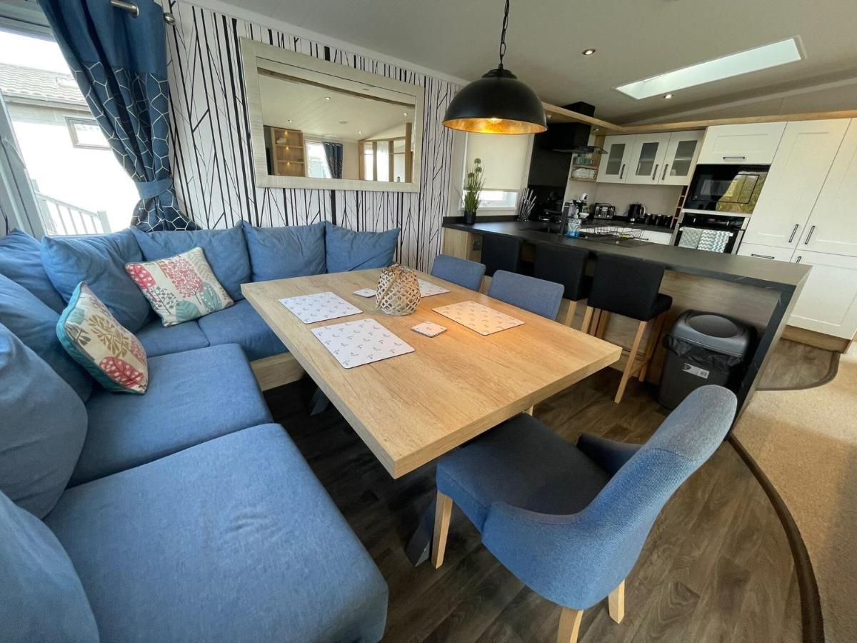 Holiday home Indulgence Lakeside Lodge: Hot Tub & Private Fishing At Lakes *